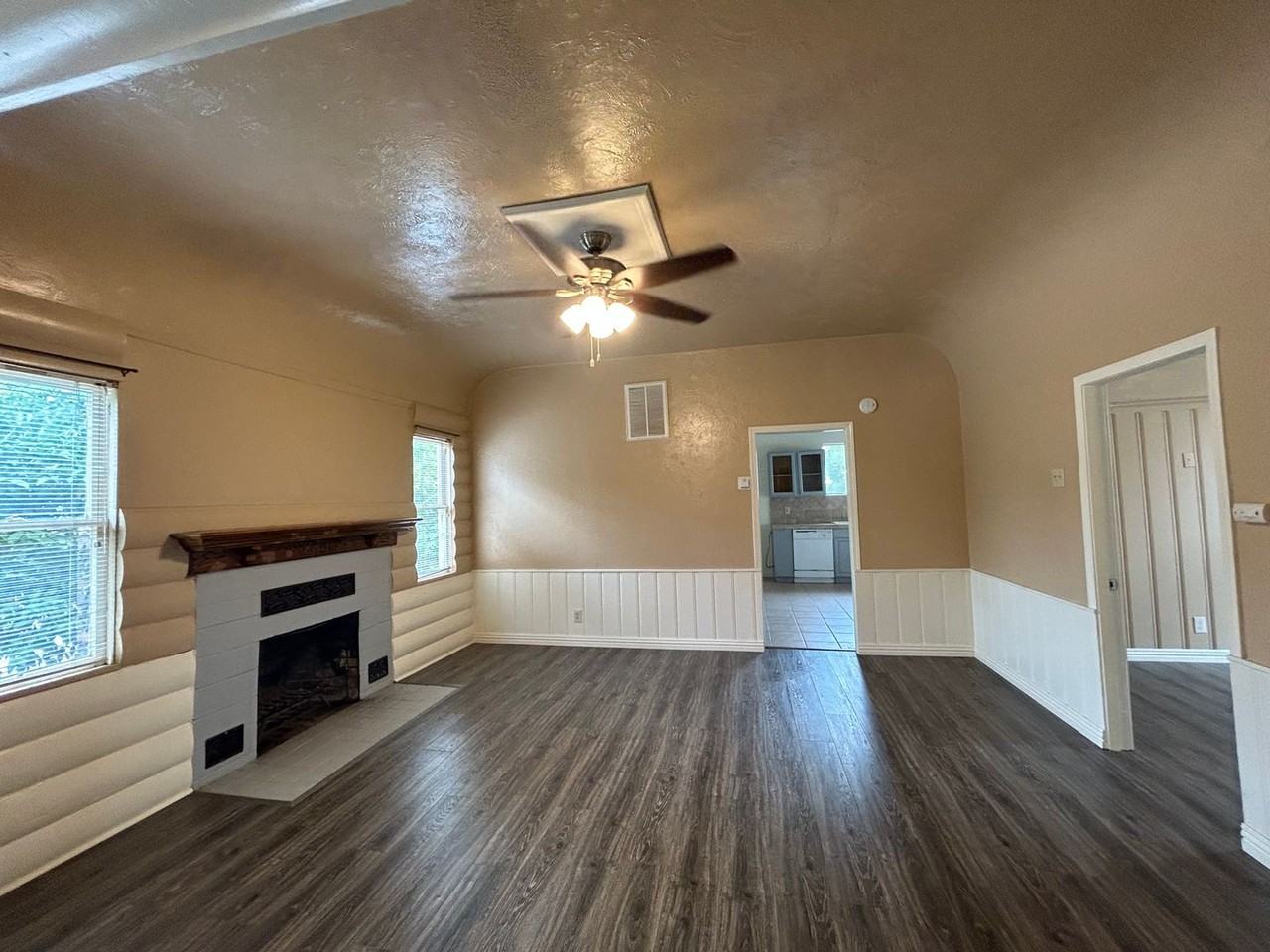 1189 High St - Photo 4 of 17