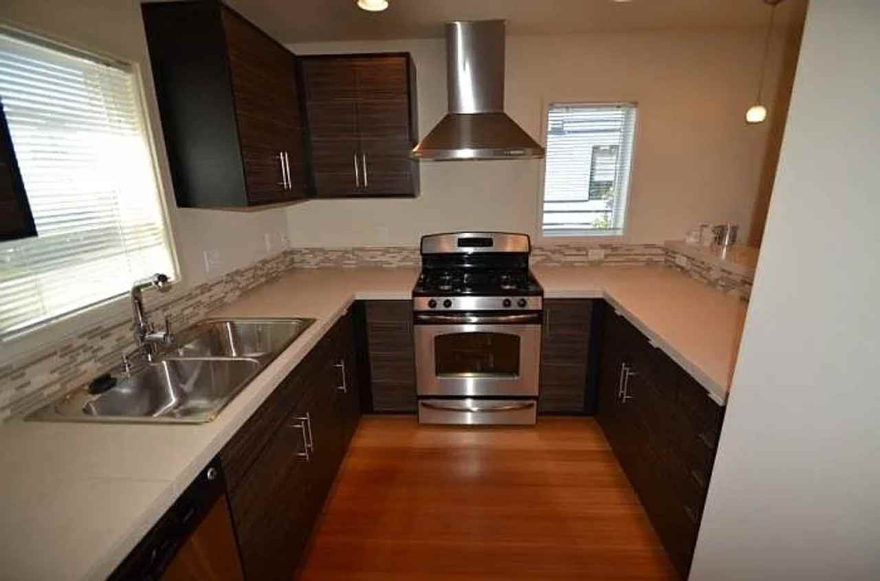 5227 38th Ave Sw Unit C - Photo 3 of 12