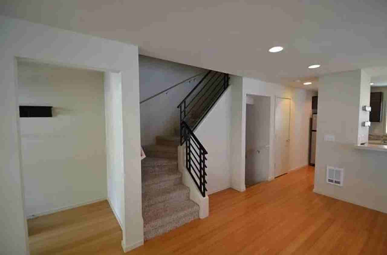 5227 38th Ave Sw Unit C - Photo 6 of 12