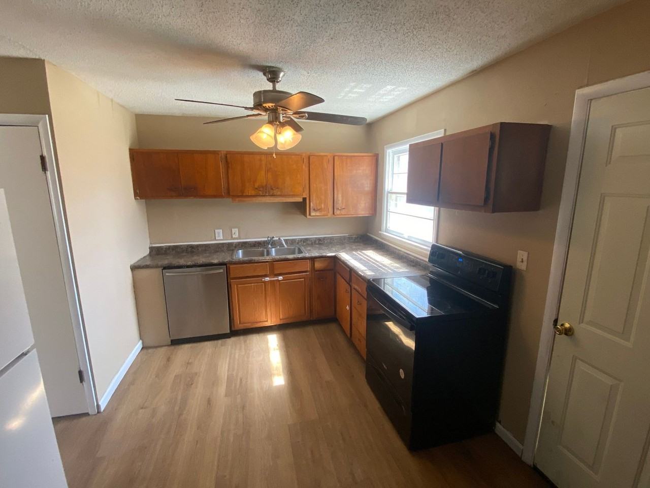 1428 W Hamilton St - Photo 2 of 10