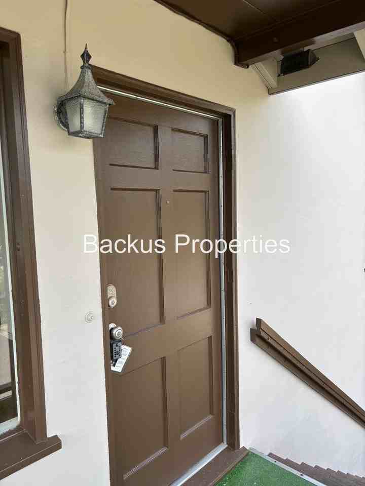 1129 Hellam St - Photo 2 of 18