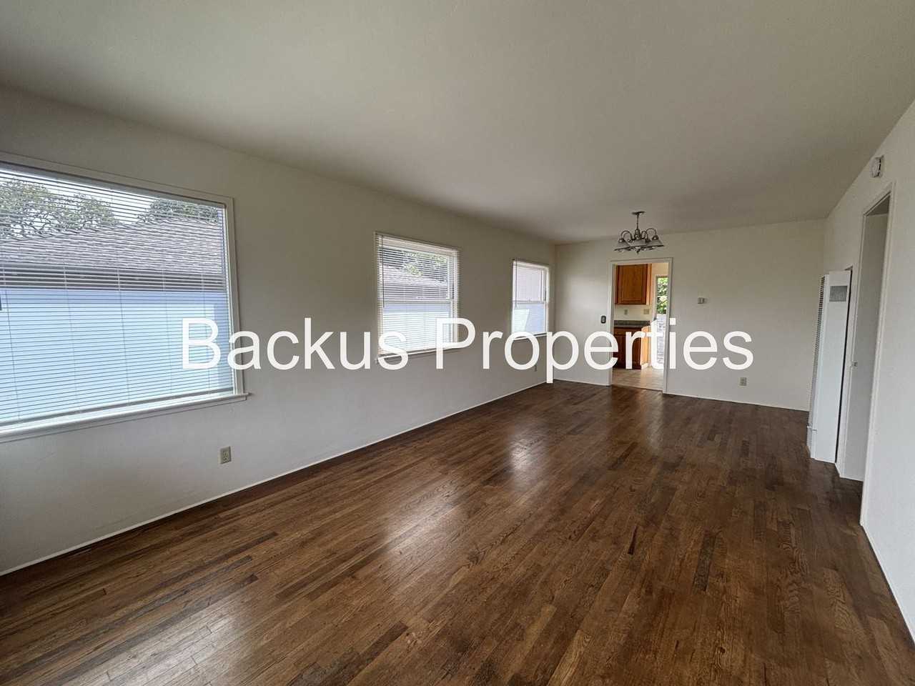 1129 Hellam St - Photo 3 of 18