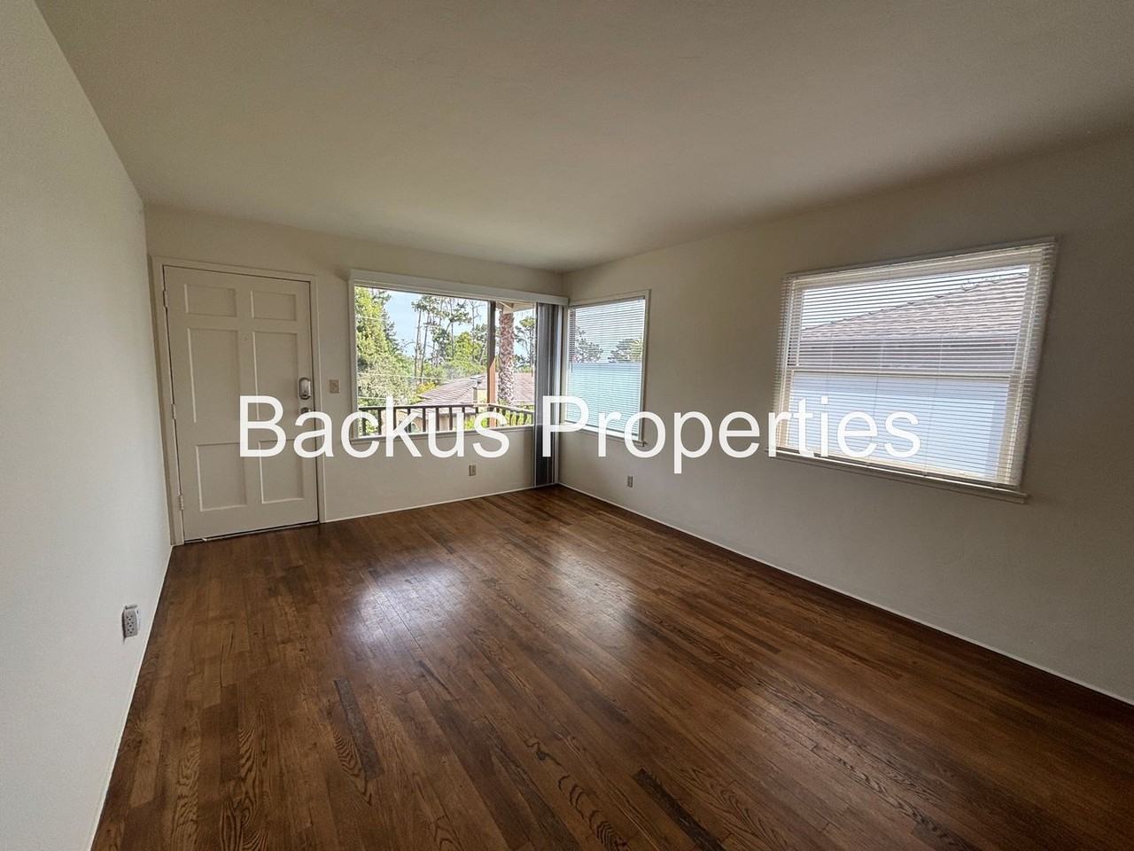 1129 Hellam St - Photo 4 of 18