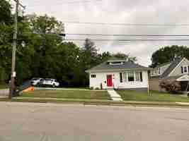 featured image of 521 E 2nd St