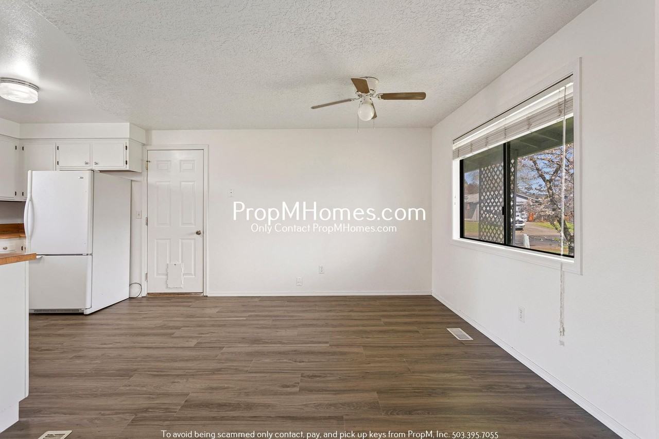 1752 Sw Pine St - Photo 5 of 24