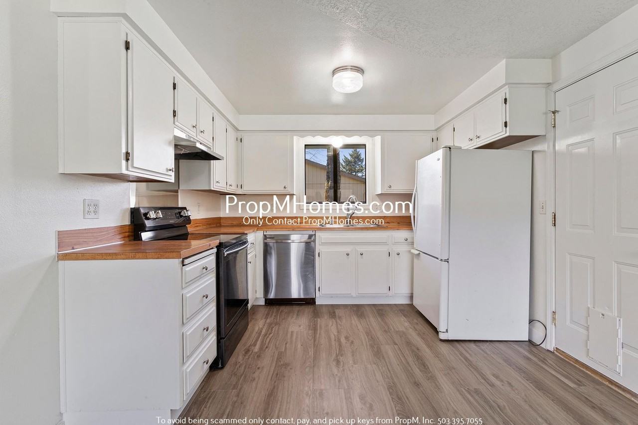 1752 Sw Pine St - Photo 6 of 24