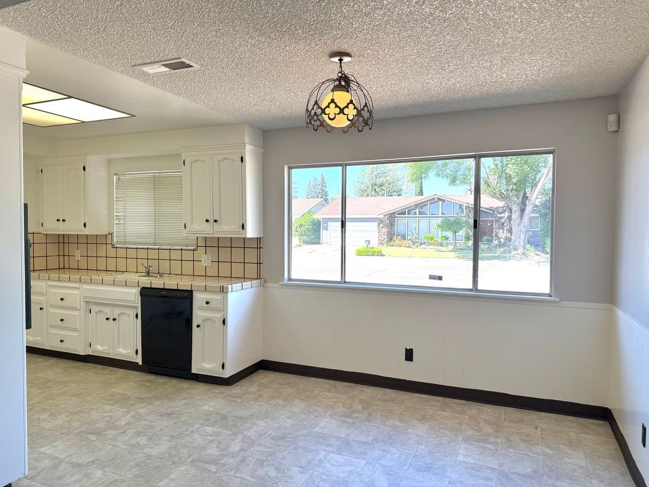 6821 Gloria Dr - Photo 4 of 15