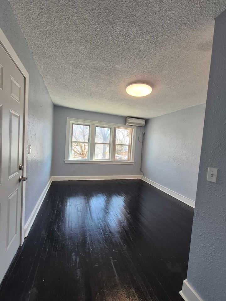 2454 Benton - Photo 3 of 5