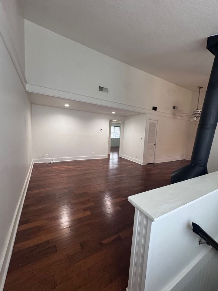 5321 Colodny Dr - Photo 3 of 15