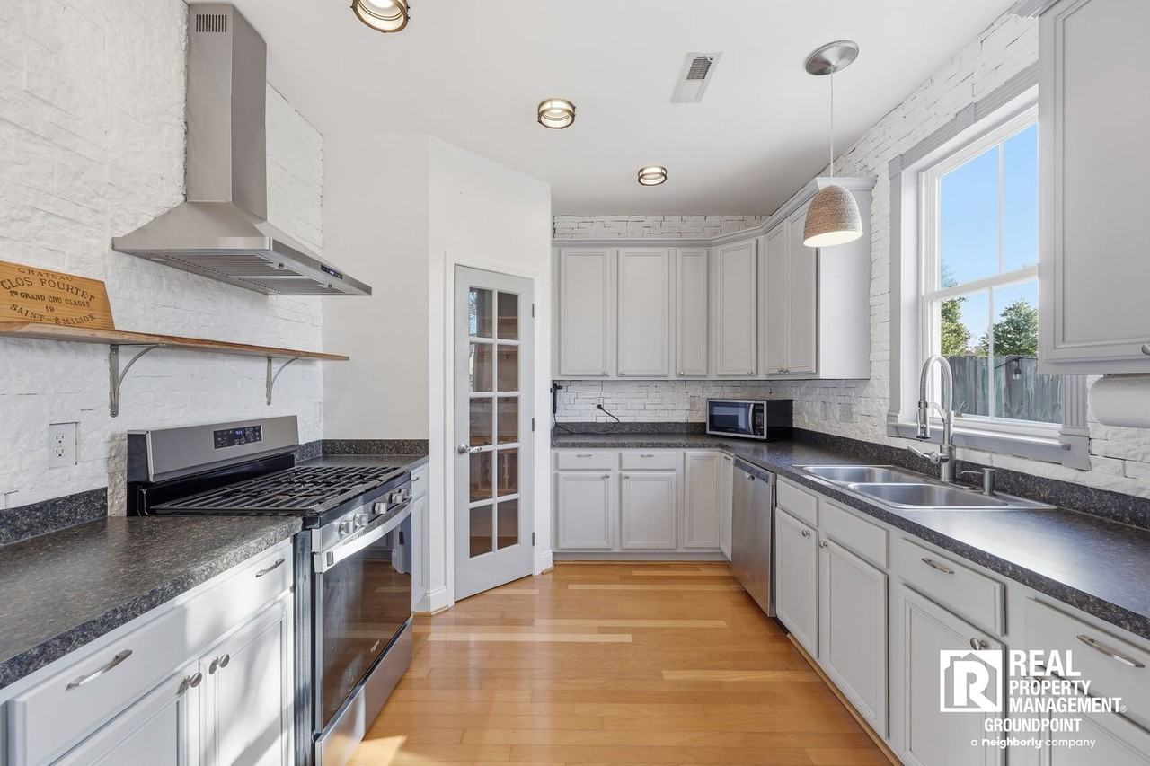 409 Chemistry Cir - Photo 3 of 23