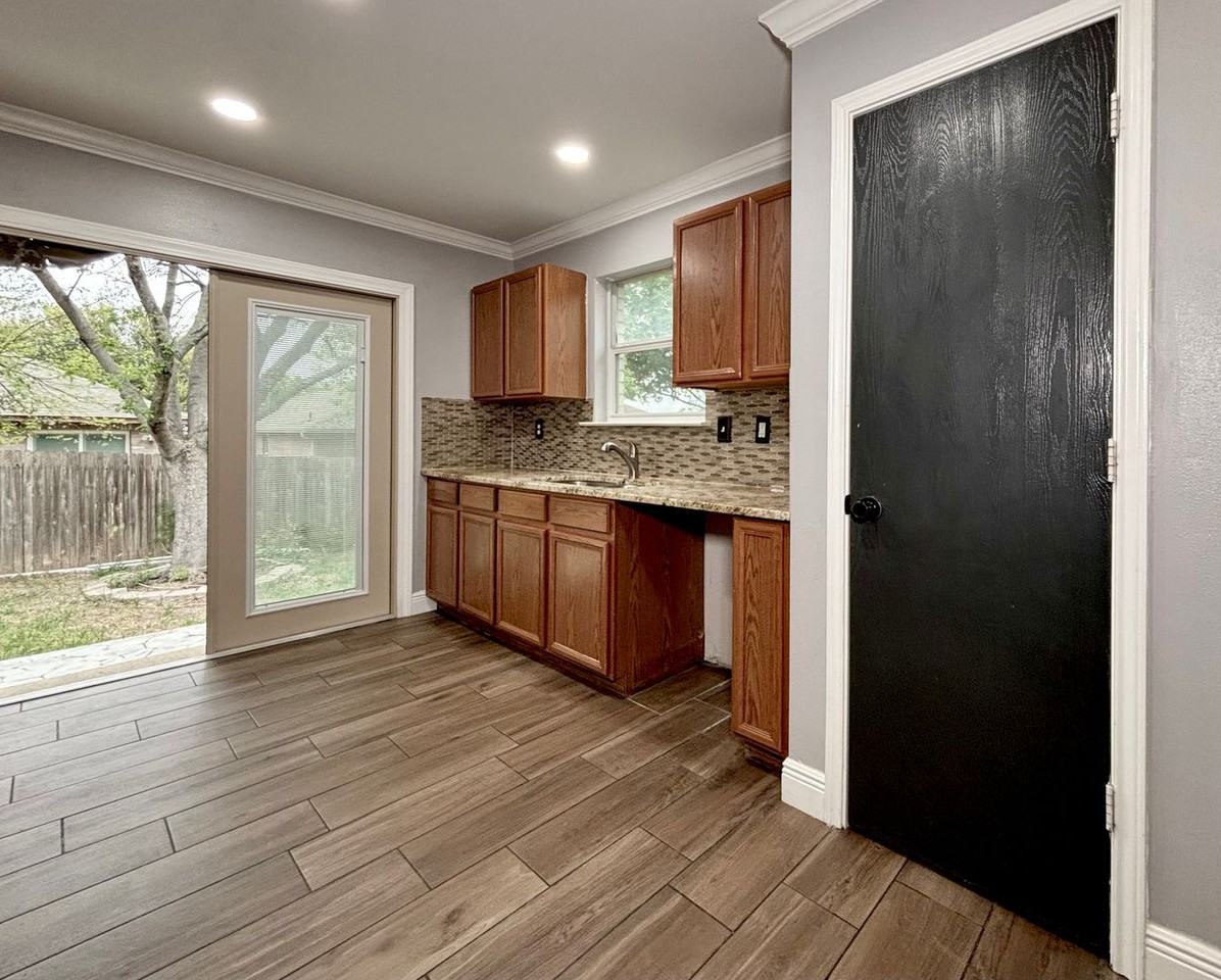 10627 N Shaenridge - Photo 7 of 18