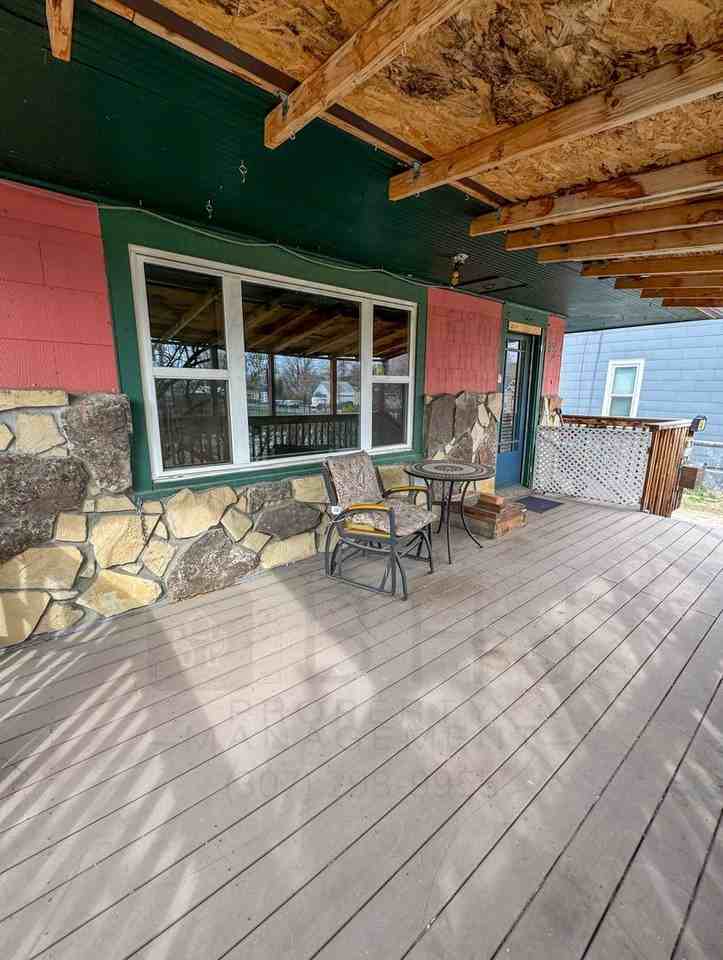 351 E Works St - Photo 2 of 20