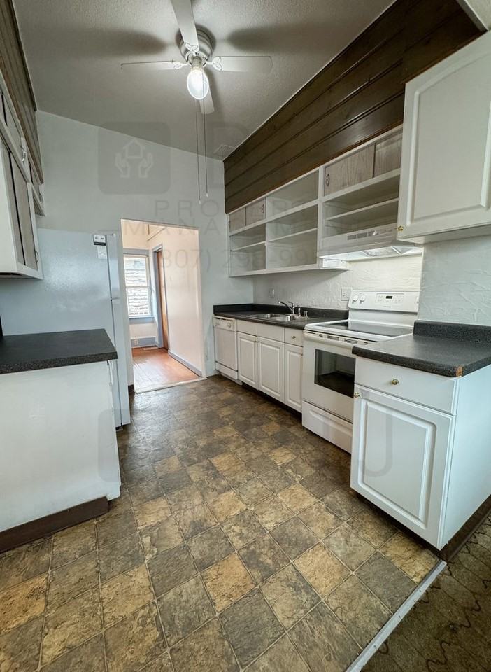 351 E Works St - Photo 4 of 20