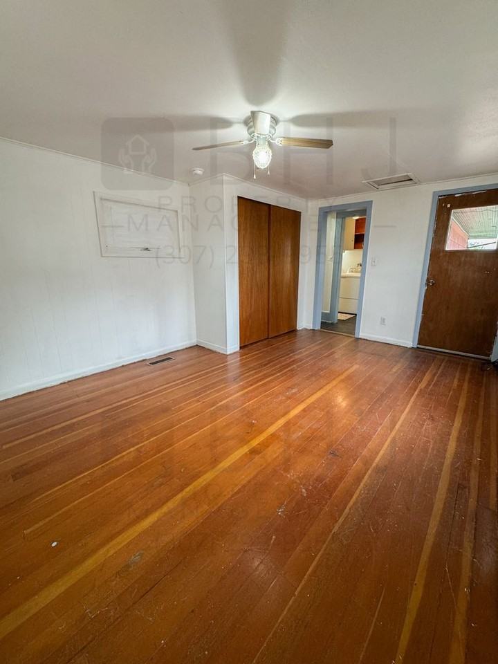 351 E Works St - Photo 7 of 20