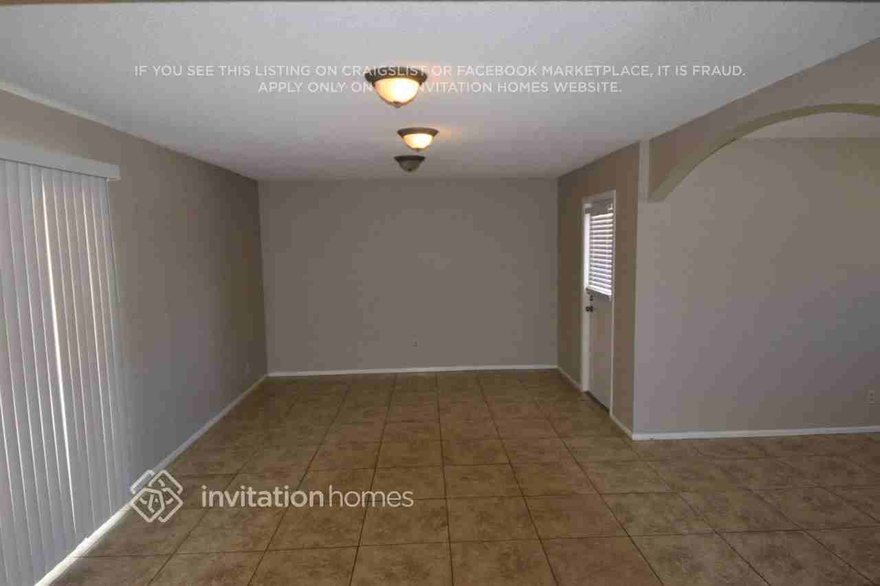 3526 S Shafer Dr - Photo 3 of 11