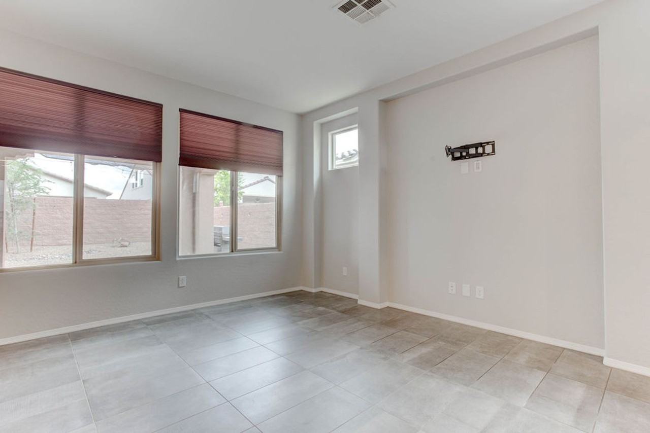 5641 Sagamore Canyon St - Photo 7 of 41