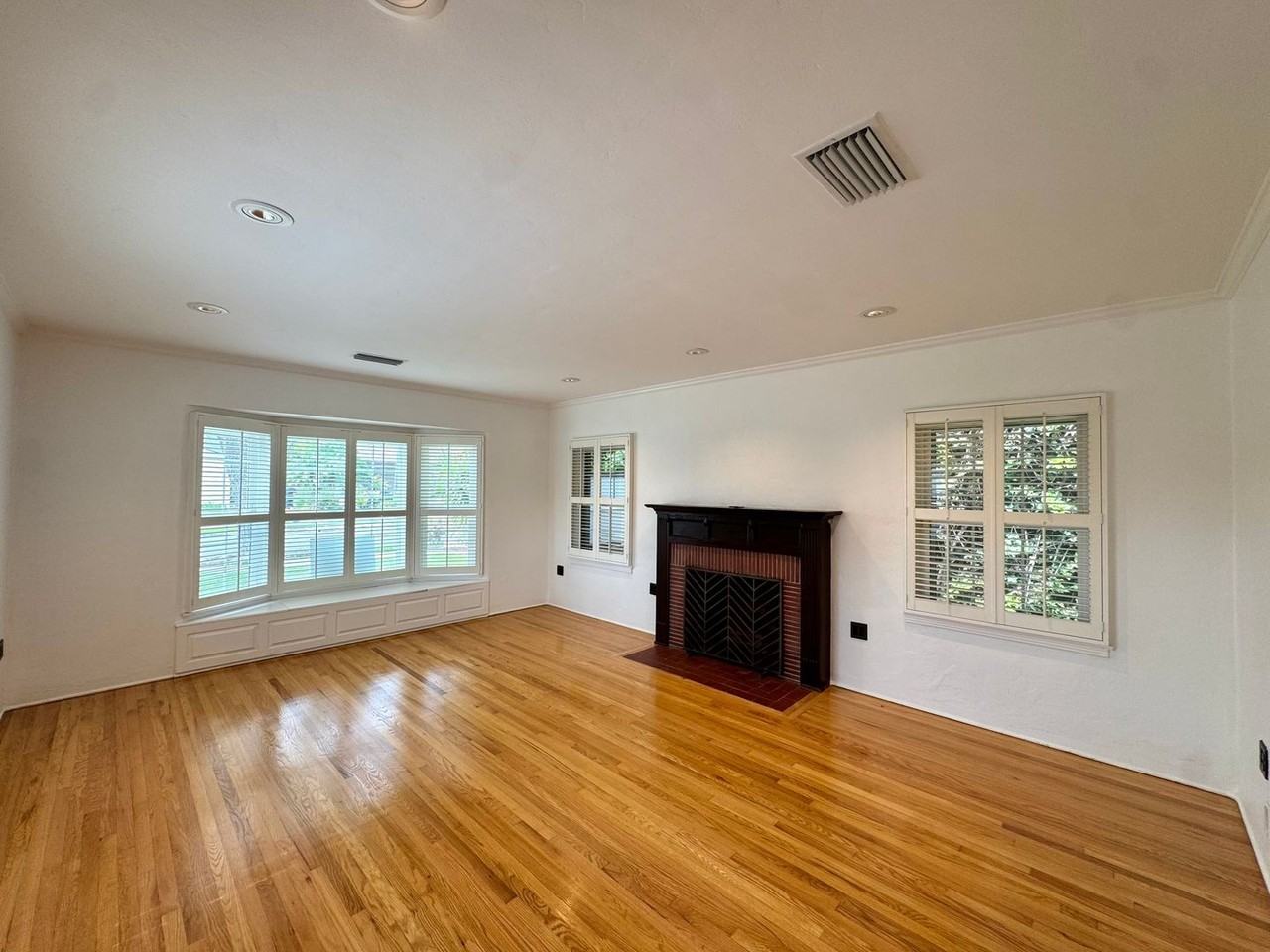 3822 Rose Ave - Photo 3 of 25