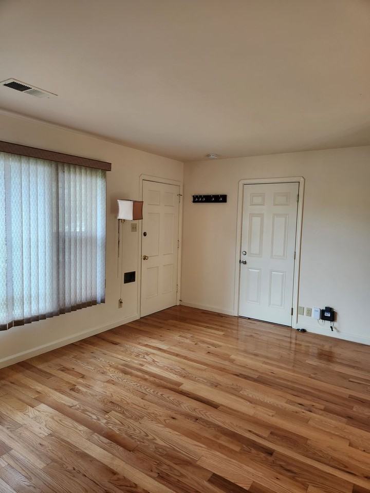 1034 Bush St - Photo 6 of 15