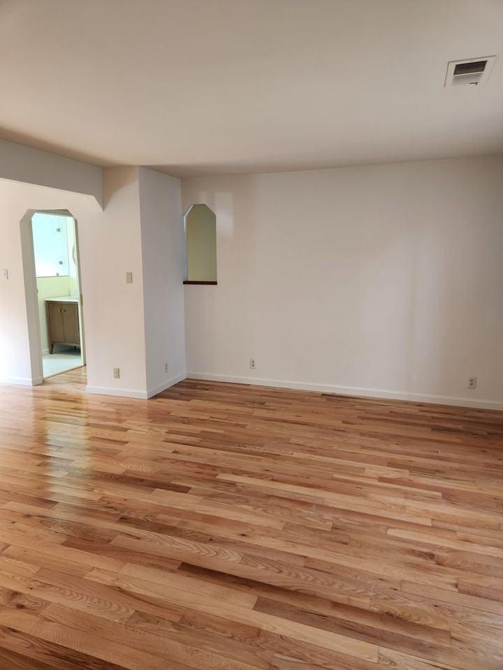 1034 Bush St - Photo 7 of 15