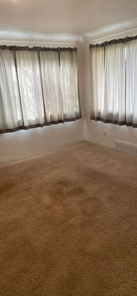 818 E Logan St - Photo 2 of 20