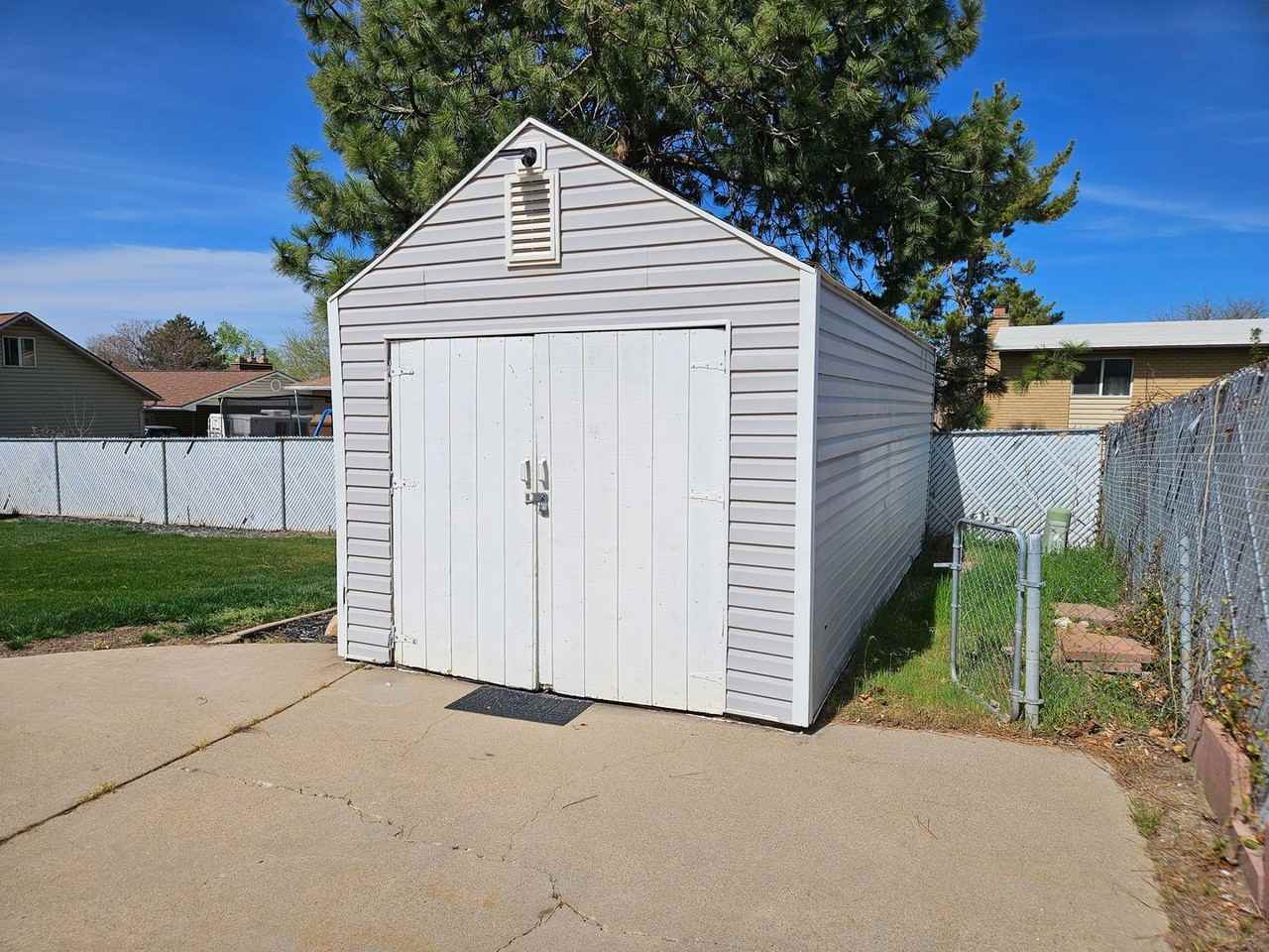 215 Cobble Creek Rd - Photo 3 of 30