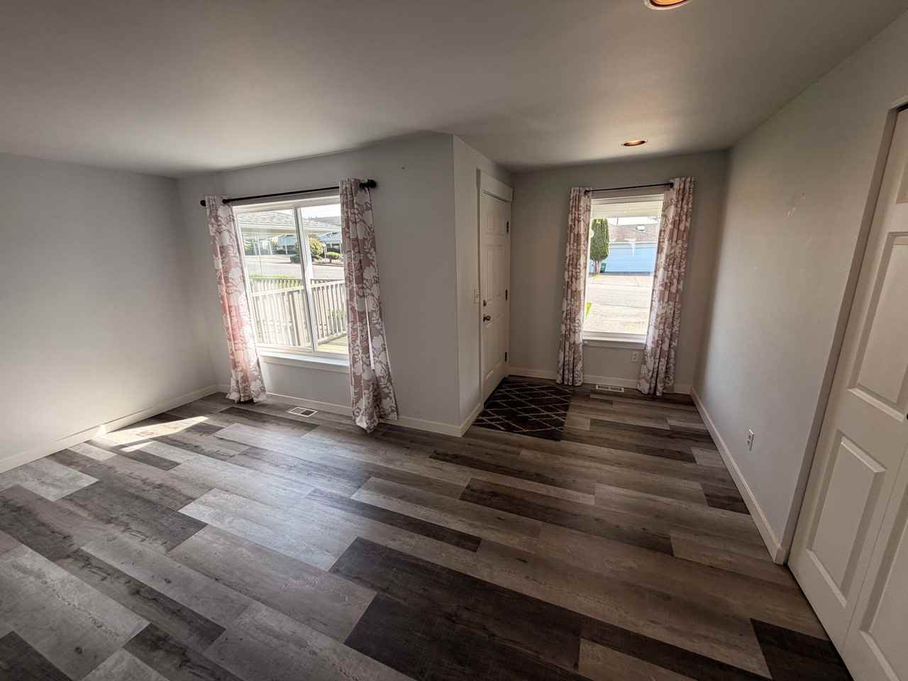 1502 Burrows Ct - Photo 3 of 11