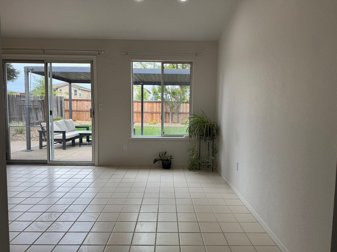 1019 Shenencock Way - Photo 4 of 18