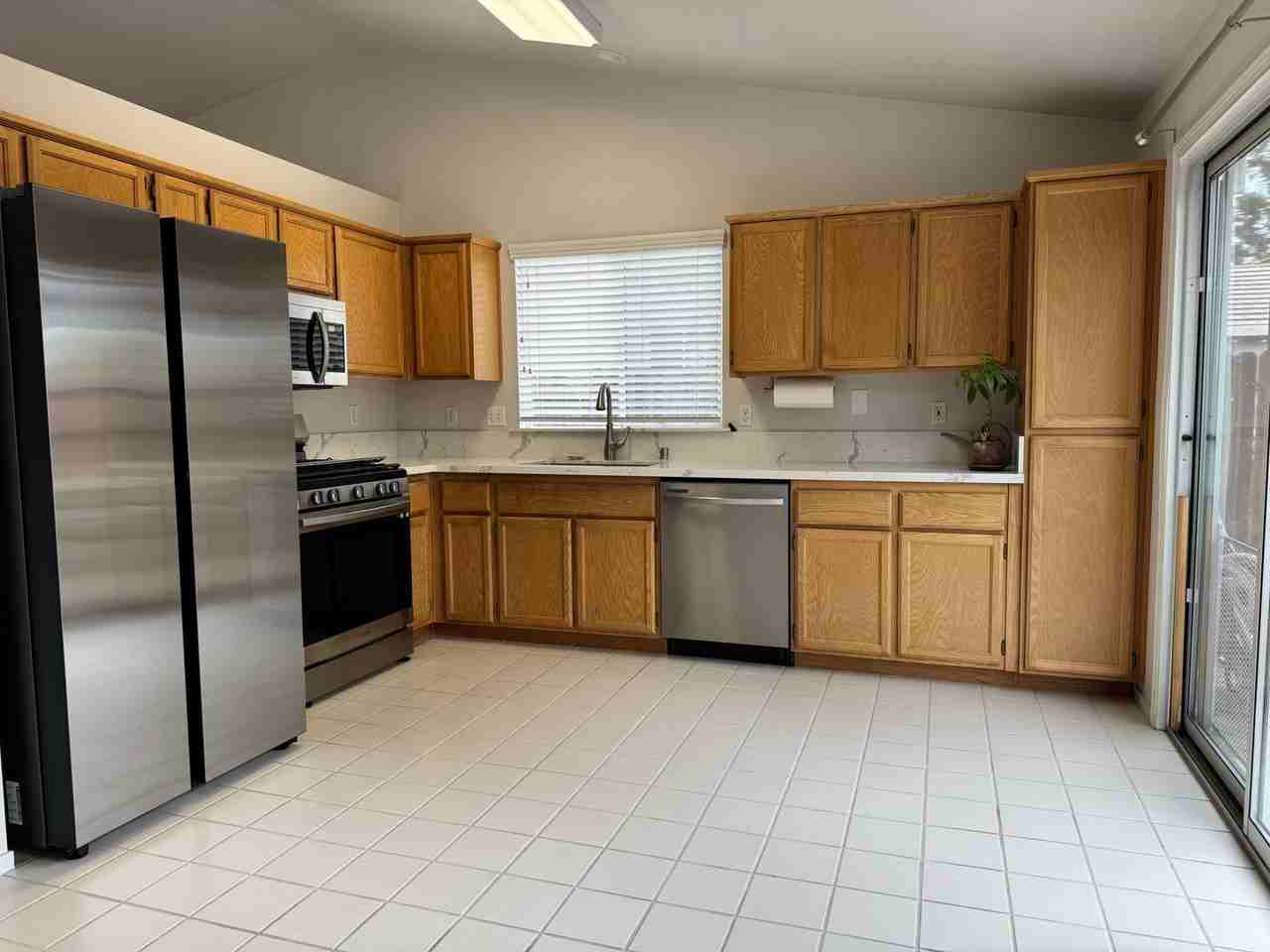 1019 Shenencock Way - Photo 6 of 18