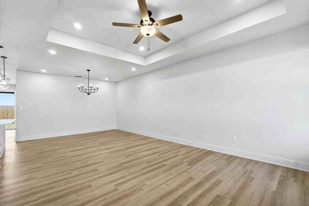 6517 6517 Iverness St - Photo 3 of 26