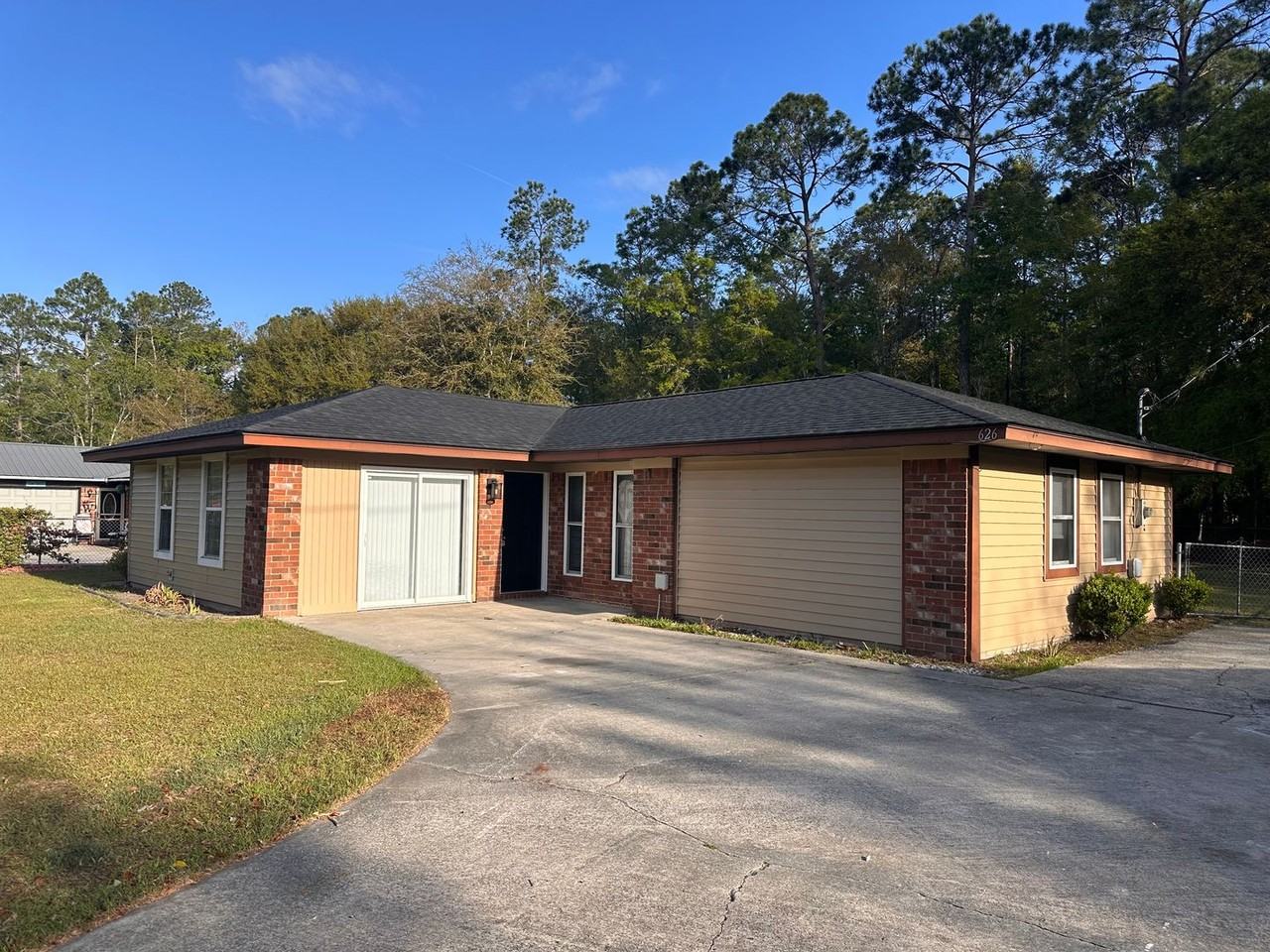 626 Fleming Rd - Photo 2 of 3