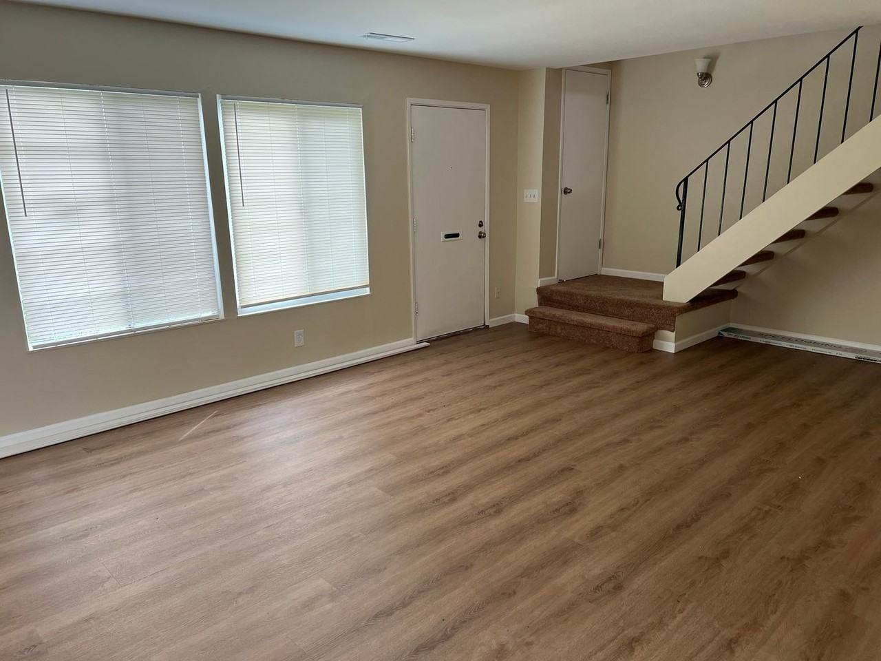 27800 Hummingbird Ct - Photo 2 of 12