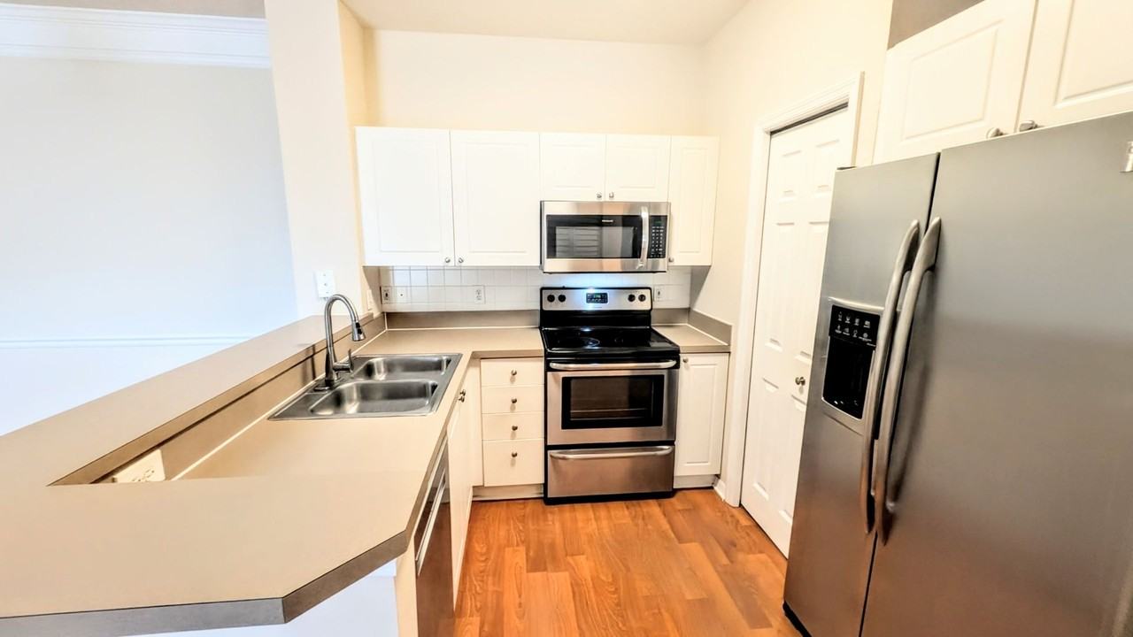 5174 Northridge Rd #102 - Photo 7 of 39