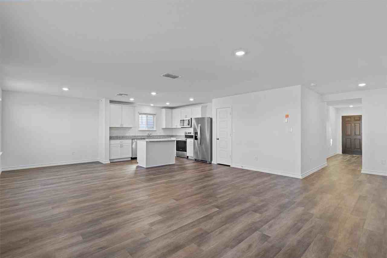 812 Heartseed Ave - Photo 7 of 36