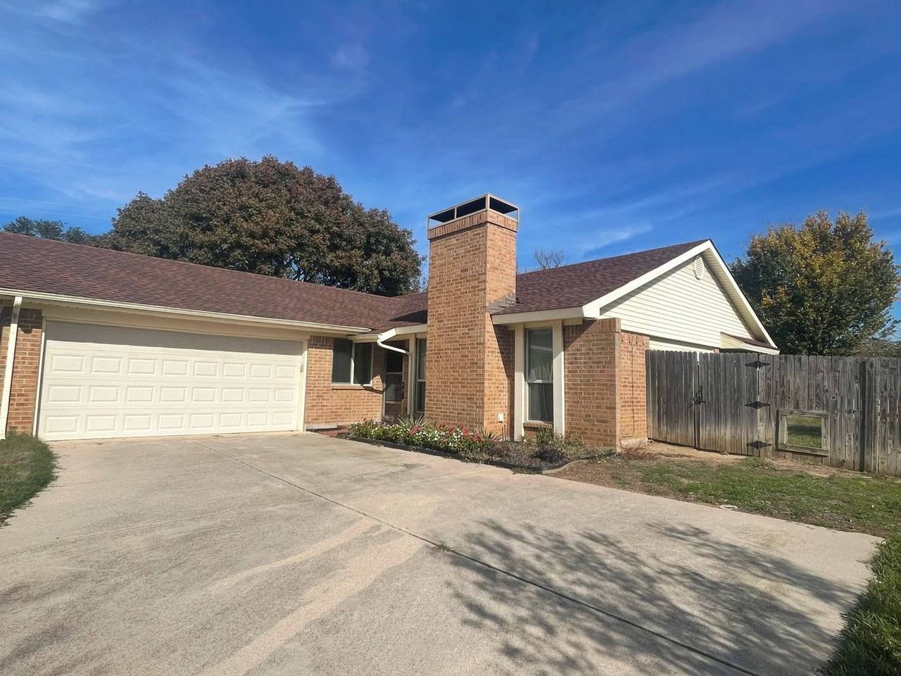 2201 Sage Ln - Photo 3 of 23