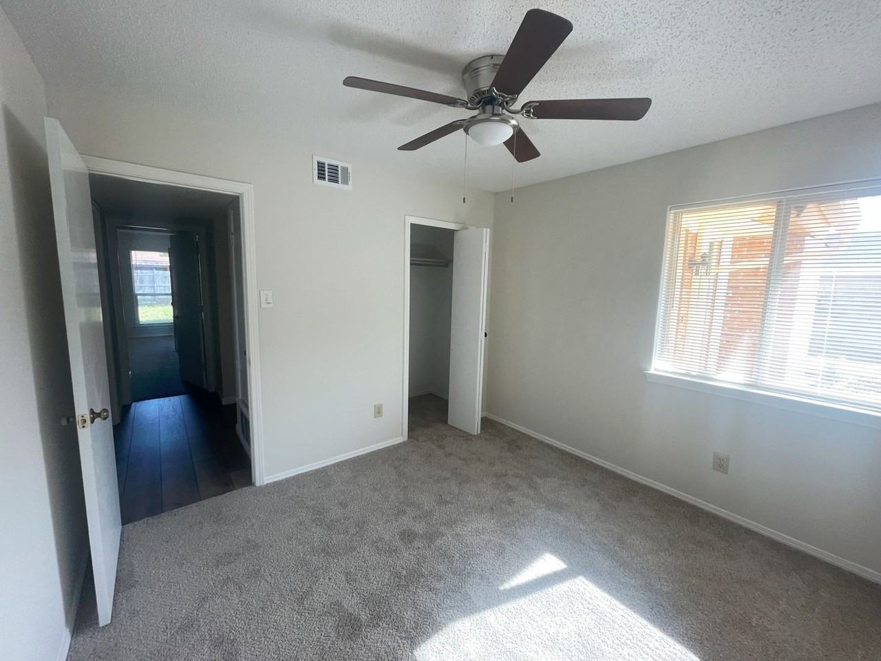 2201 Sage Ln - Photo 4 of 23