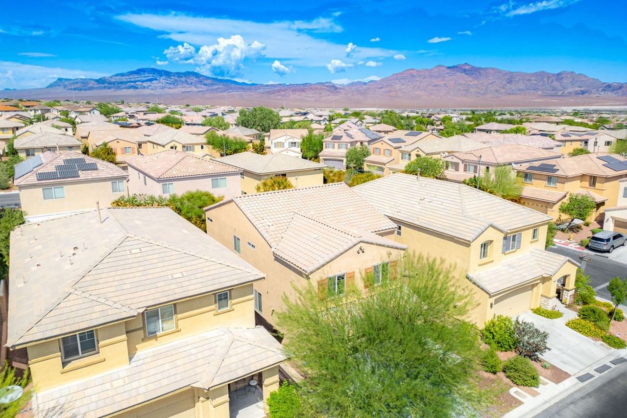 10614 Mount Blackburn Ave - Photo 5 of 39