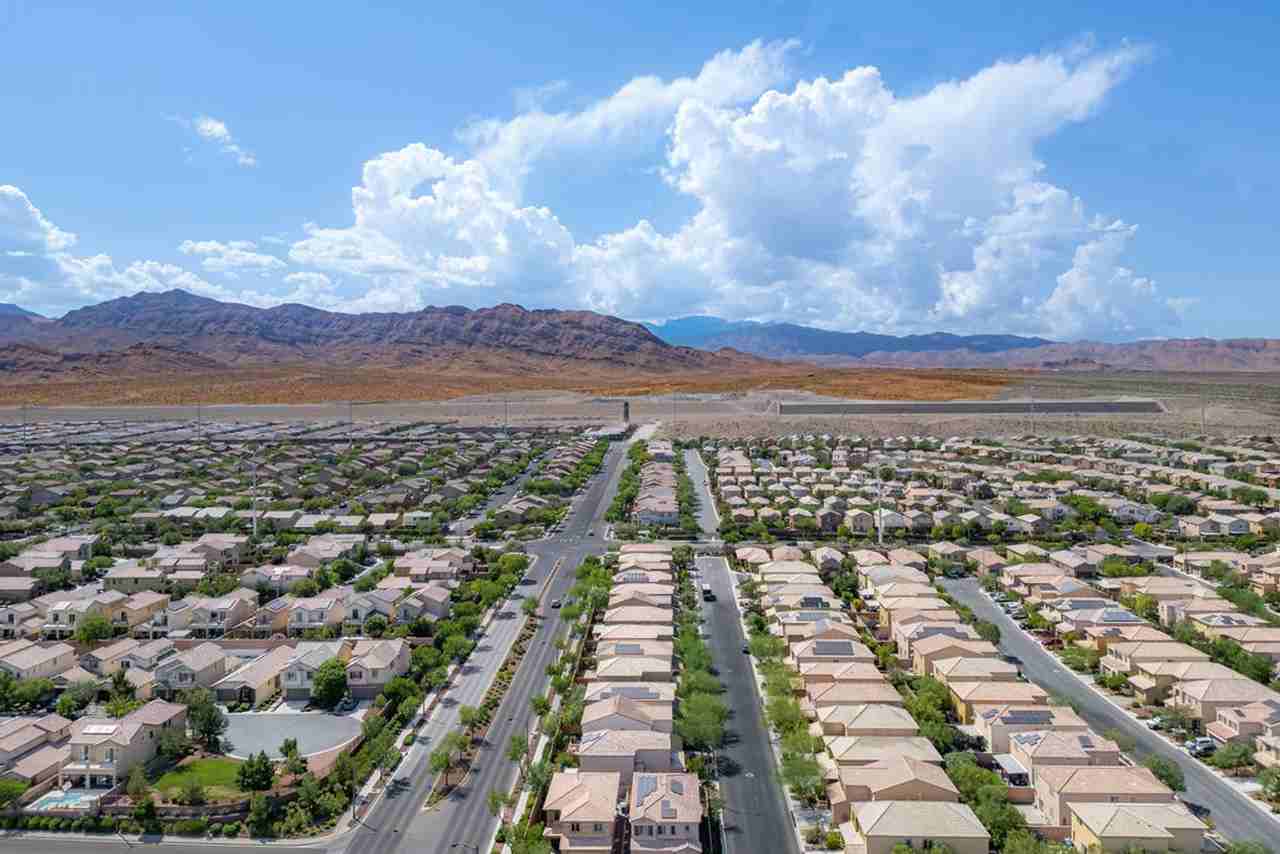 10614 Mount Blackburn Ave - Photo 6 of 39