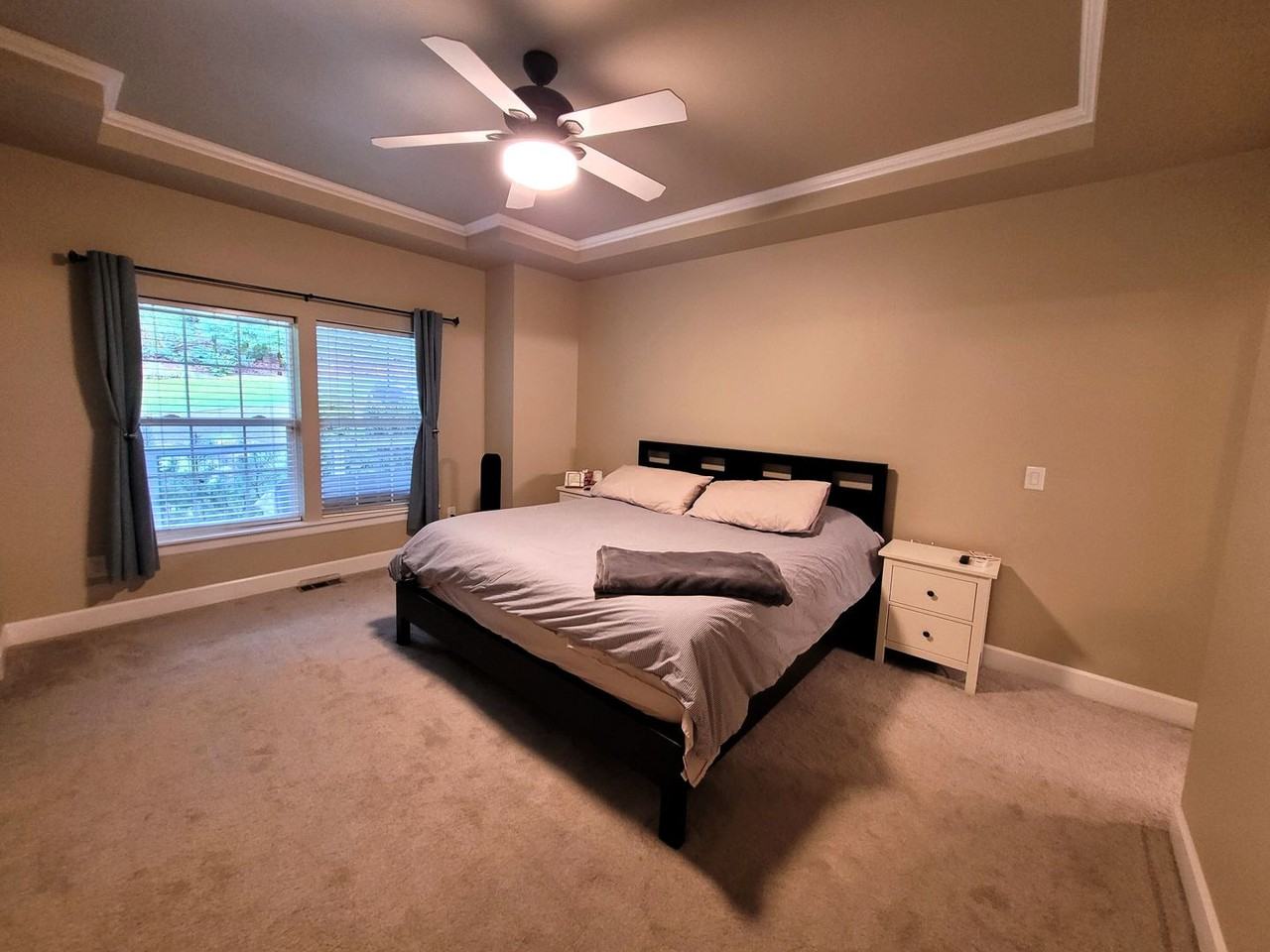 4735 Columbus Ave - Photo 3 of 48