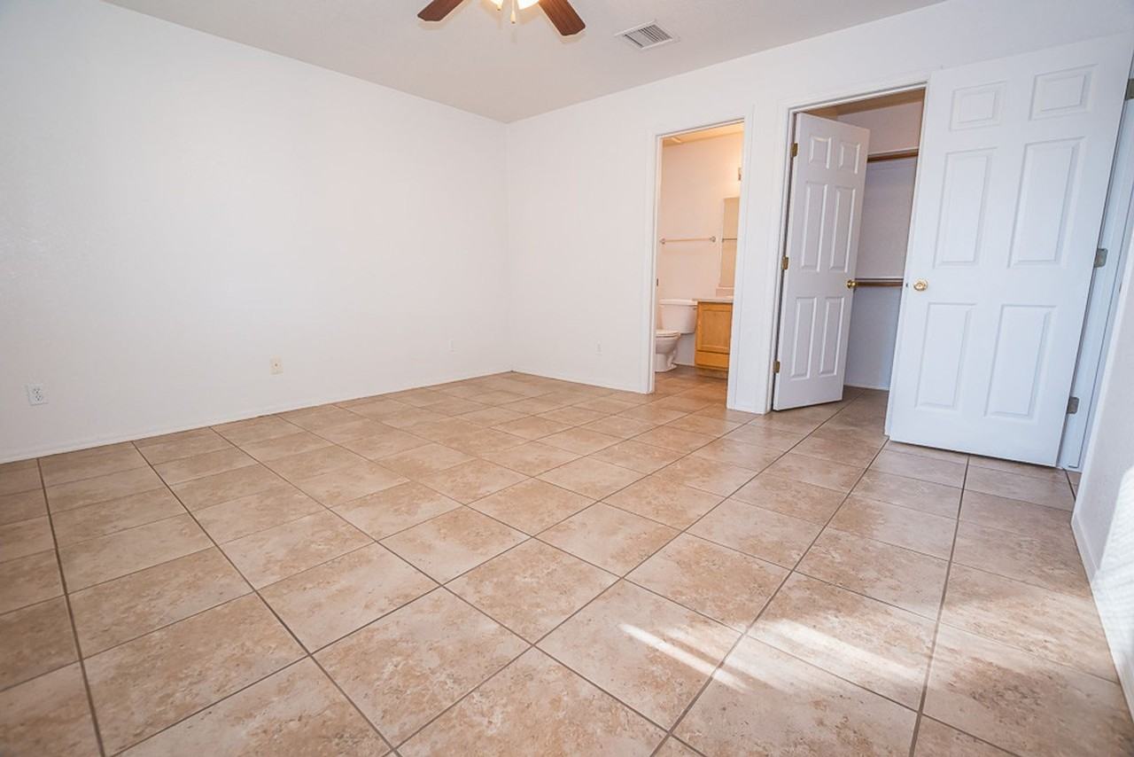 1083 Desert Oak Pl - Photo 3 of 38