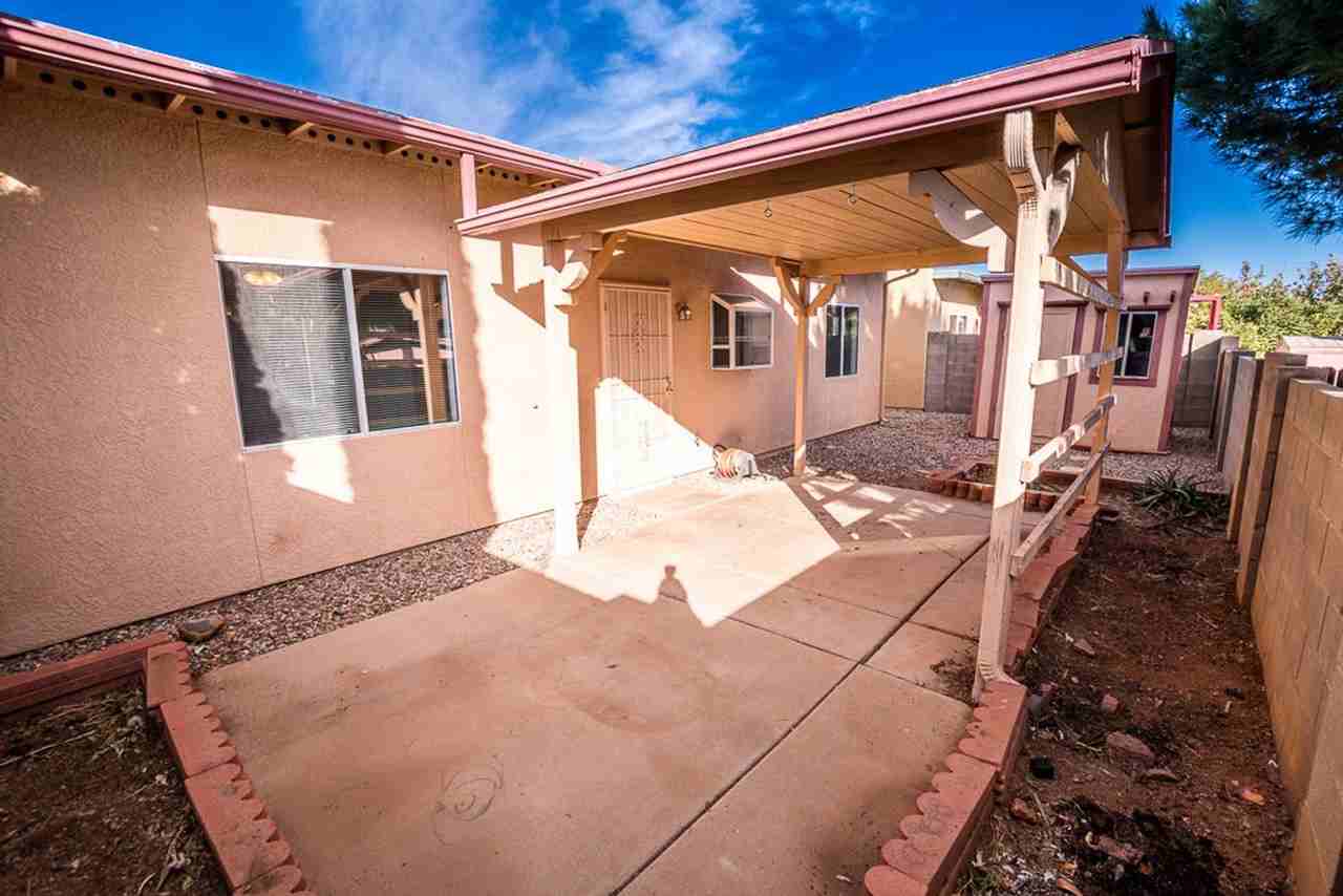 1083 Desert Oak Pl - Photo 5 of 38