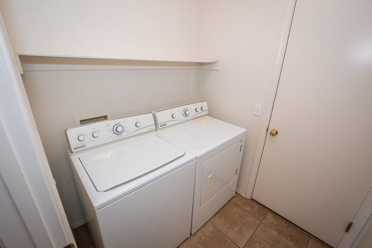 1083 Desert Oak Pl - Photo 7 of 38