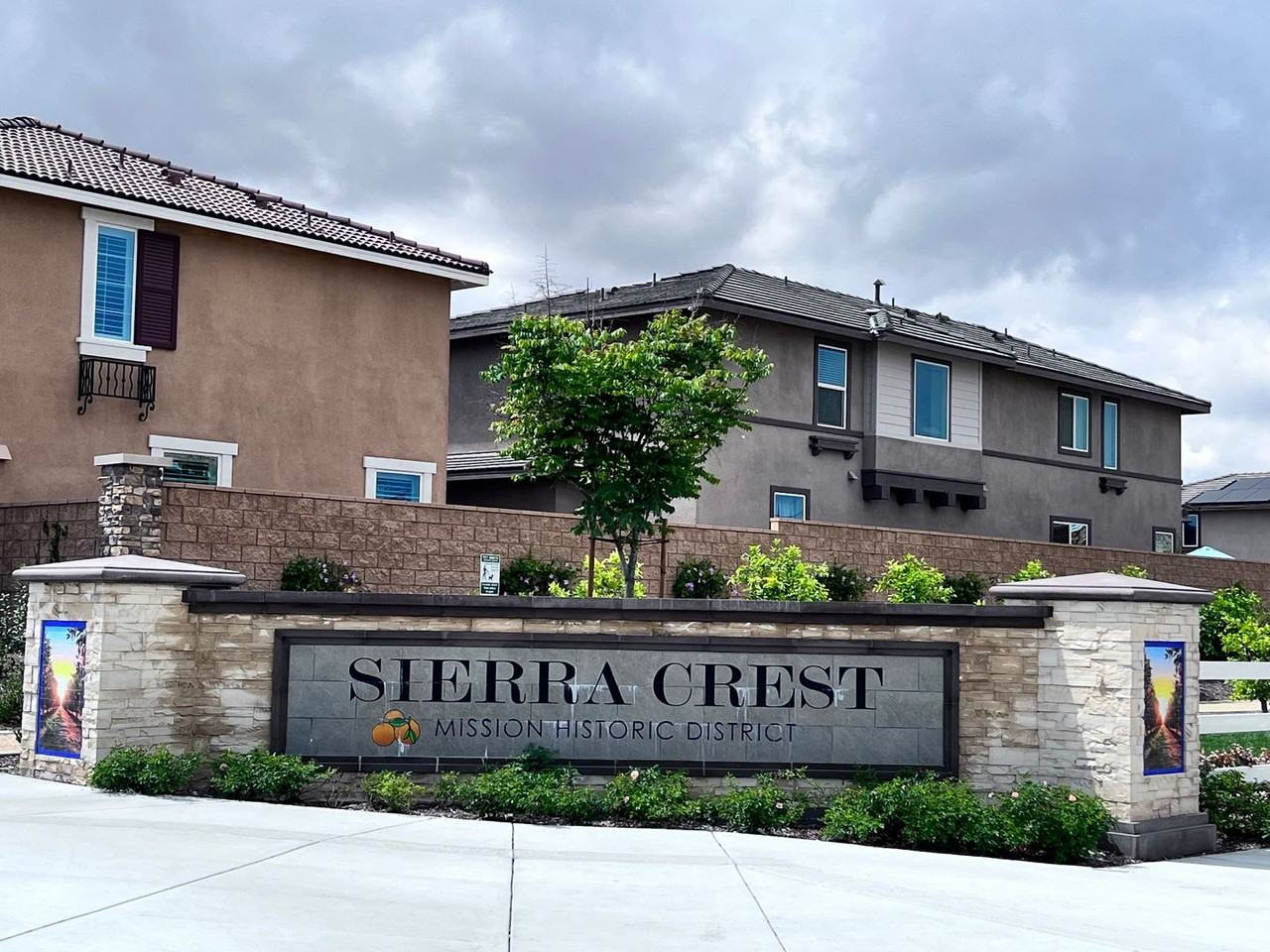 10856 Mercury Dr - Photo 2 of 46