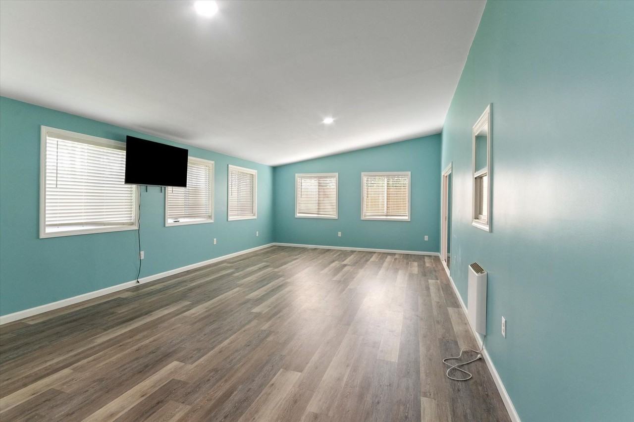 84 Poplar St - Photo 3 of 29