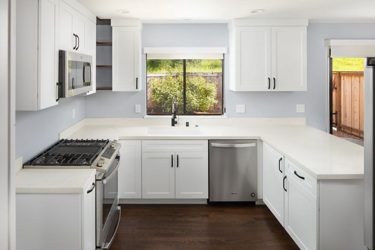 42 Oakcrest Dr - Photo 2 of 33