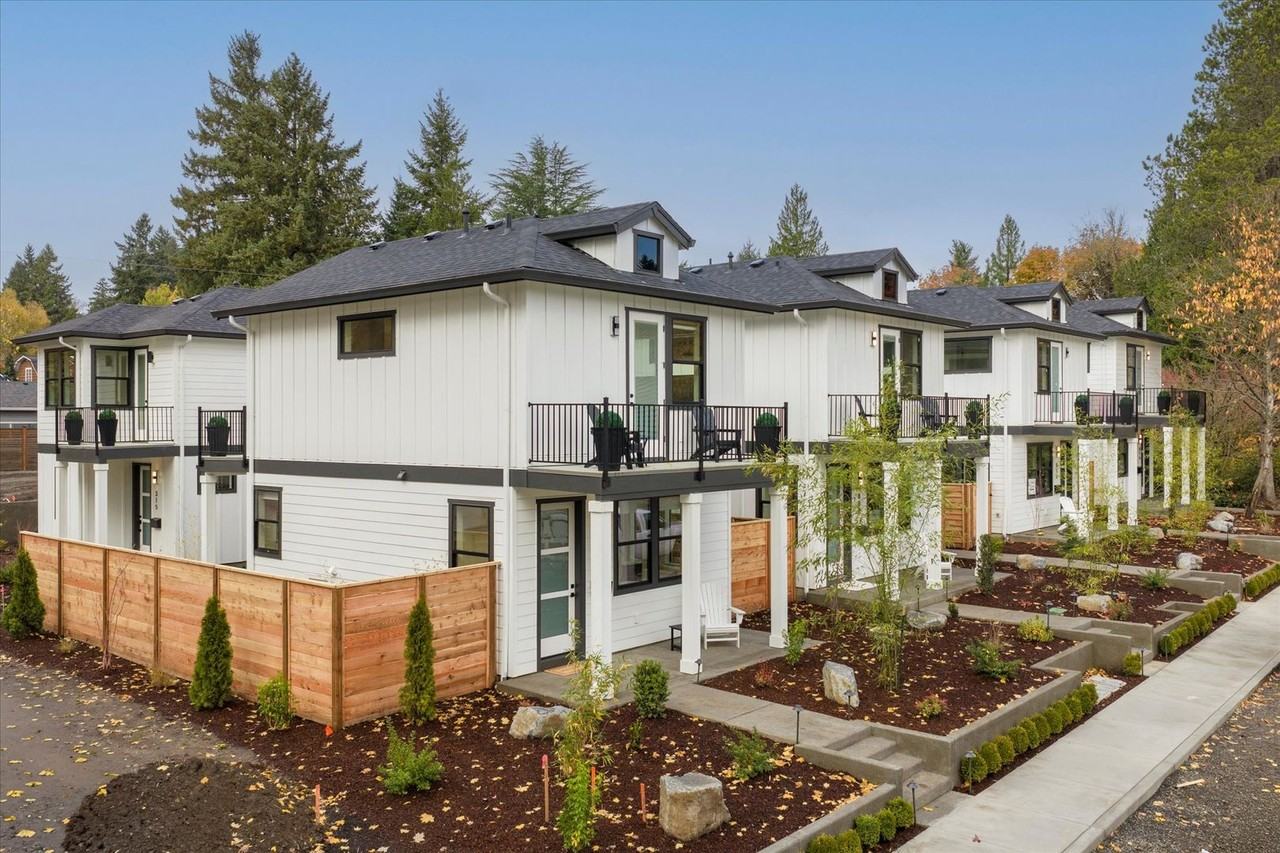 808 3rd St - Photo 2 of 37