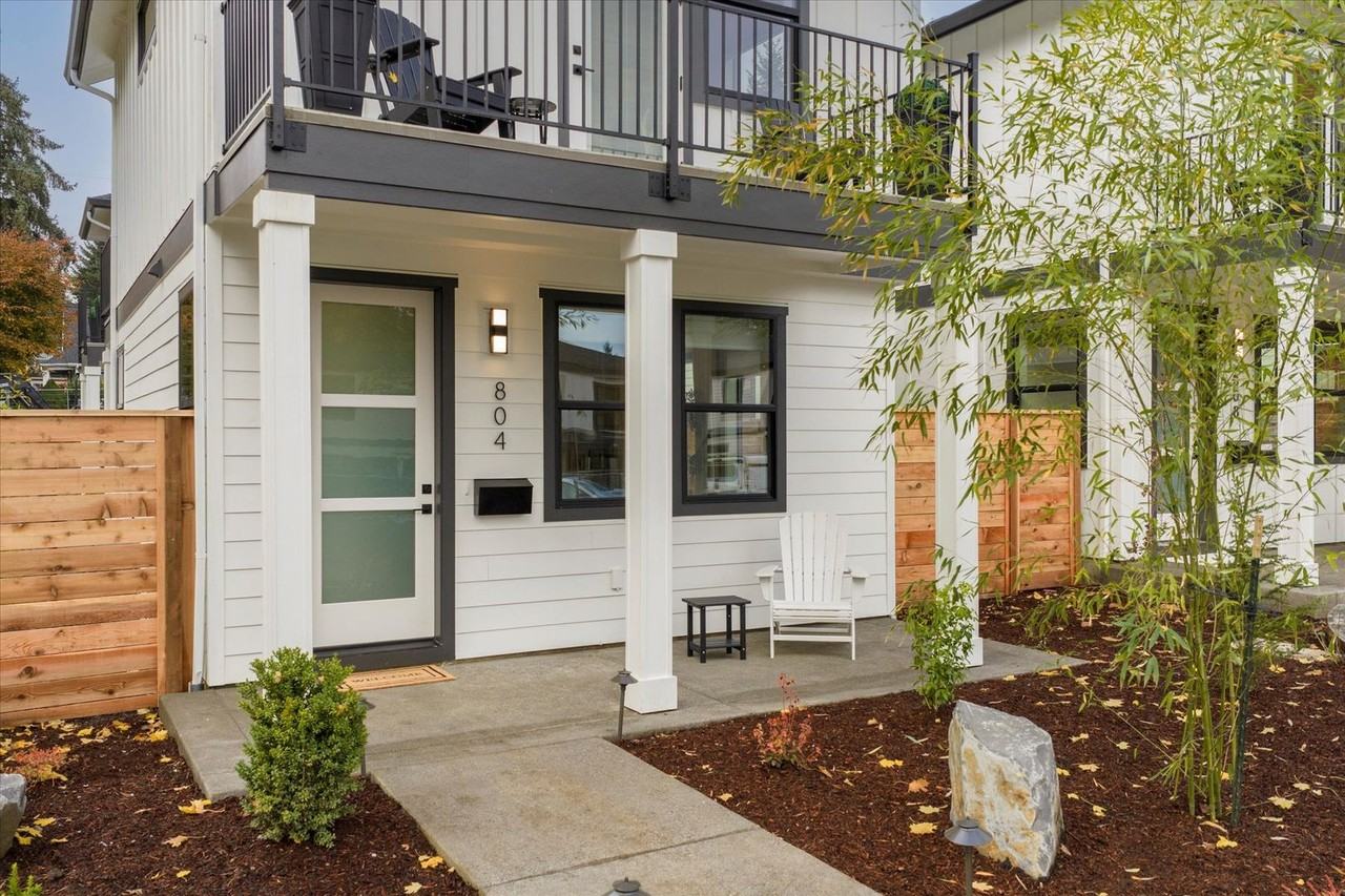 808 3rd St - Photo 4 of 37