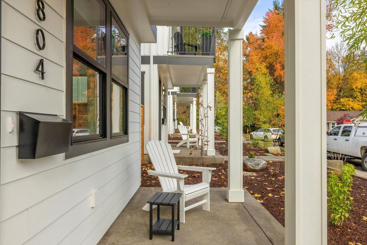 808 3rd St - Photo 5 of 37