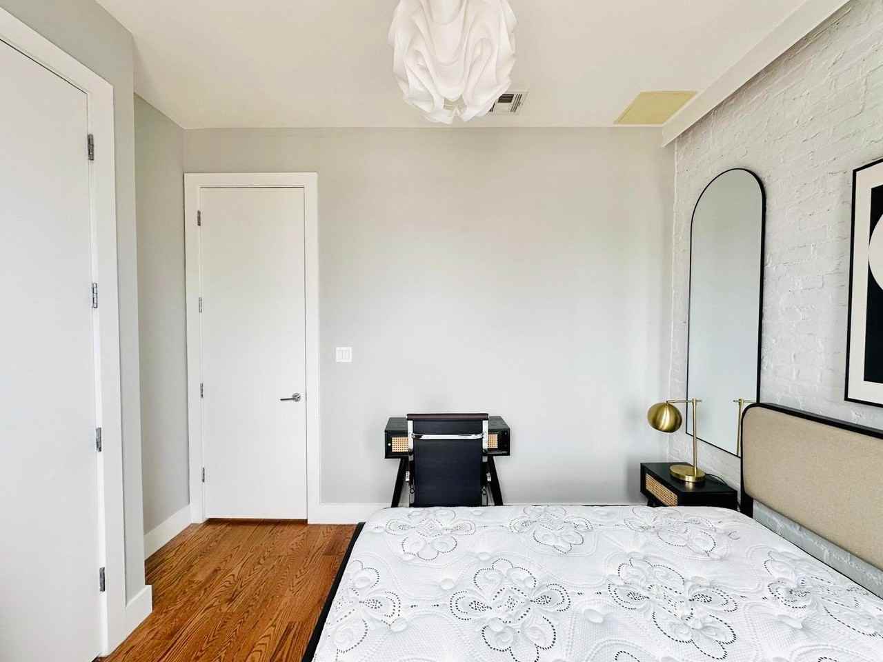 Private Bedroom in 4 Bedroom/2 Bathroom Home - Photo 3 of 10