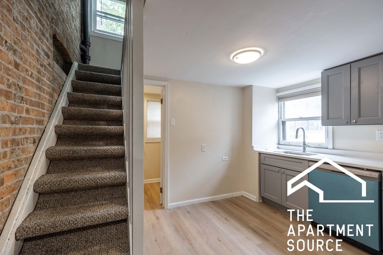 1501 W Fullerton Ave #1R - Photo 2 of 10