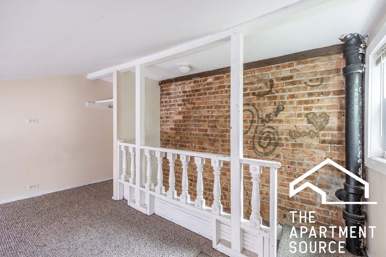 1501 W Fullerton Ave #1R - Photo 4 of 10